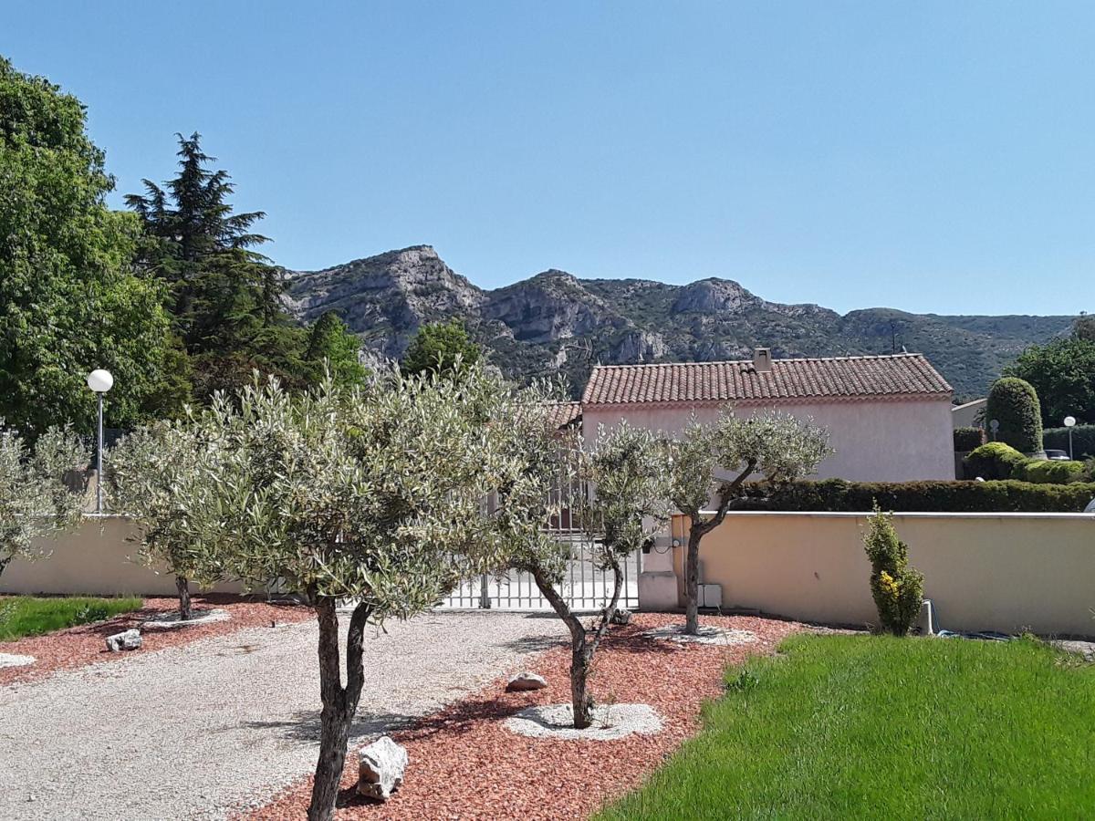 Villa Le Jardin des Tourterelles à Robion Extérieur photo