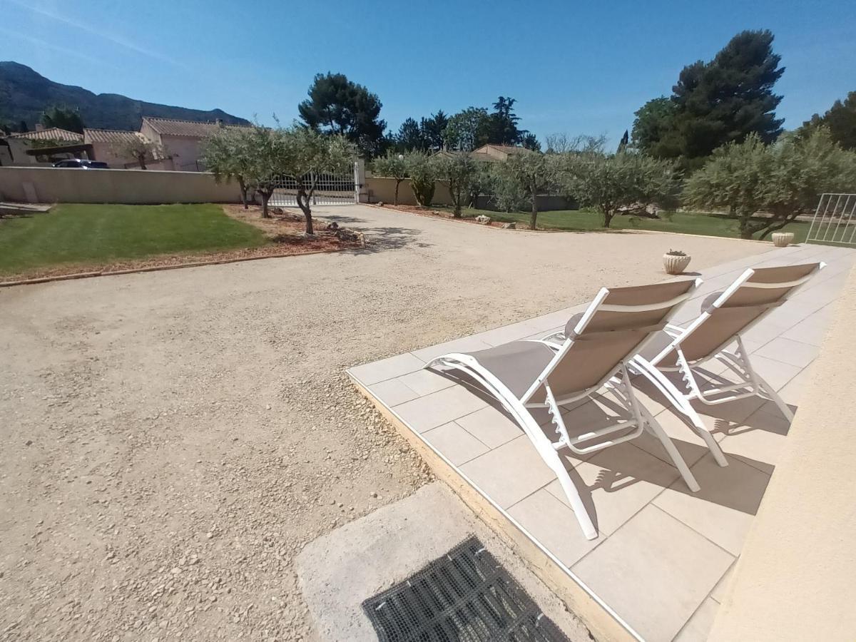 Villa Le Jardin des Tourterelles à Robion Extérieur photo