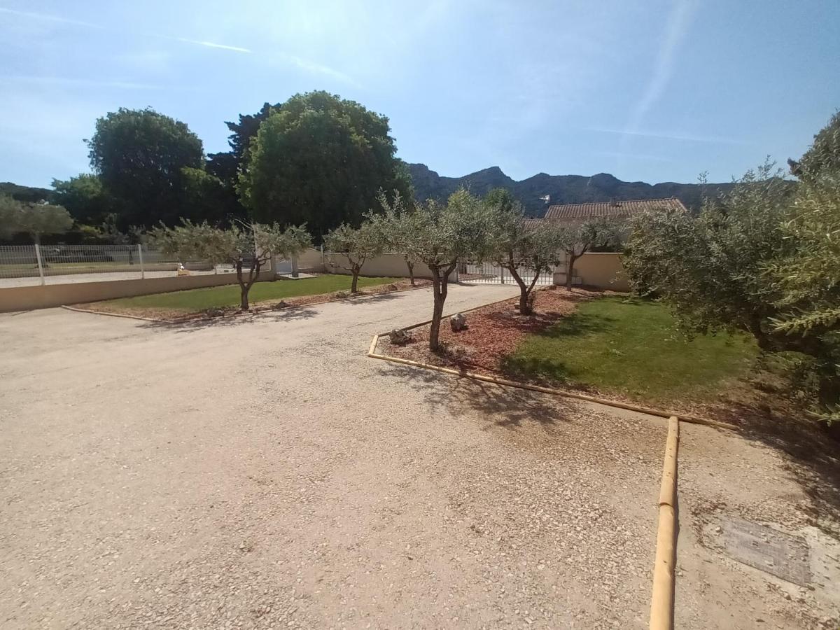 Villa Le Jardin des Tourterelles à Robion Extérieur photo