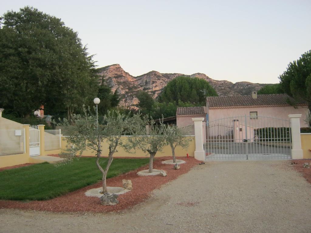 Villa Le Jardin des Tourterelles à Robion Extérieur photo