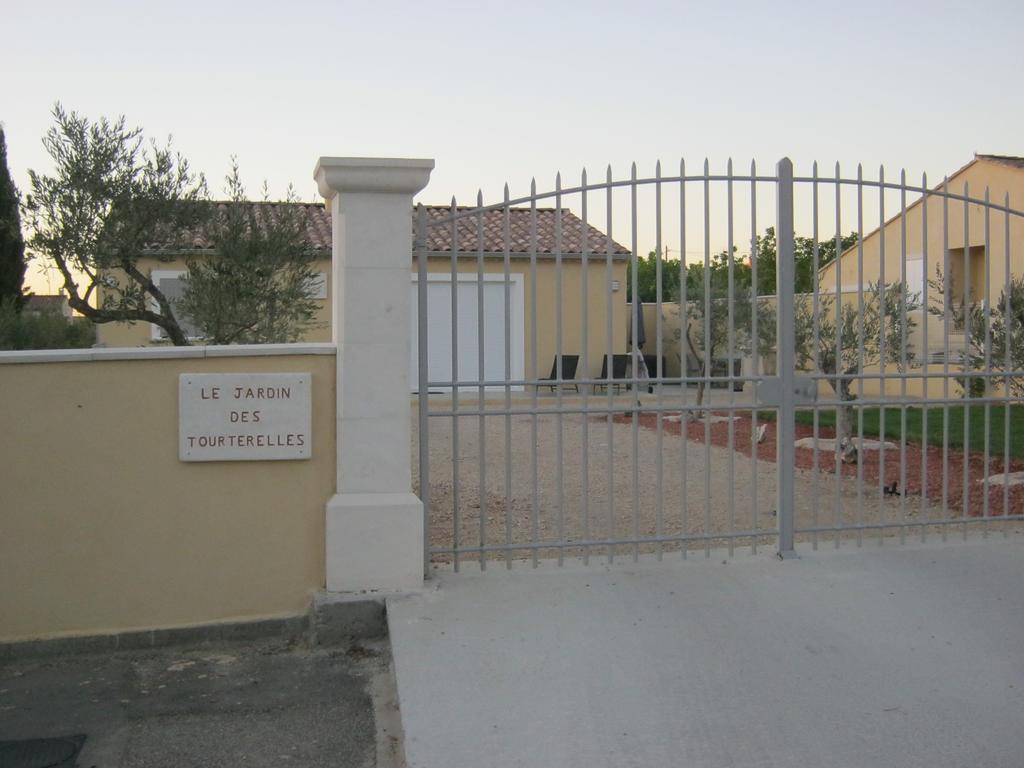 Villa Le Jardin des Tourterelles à Robion Extérieur photo