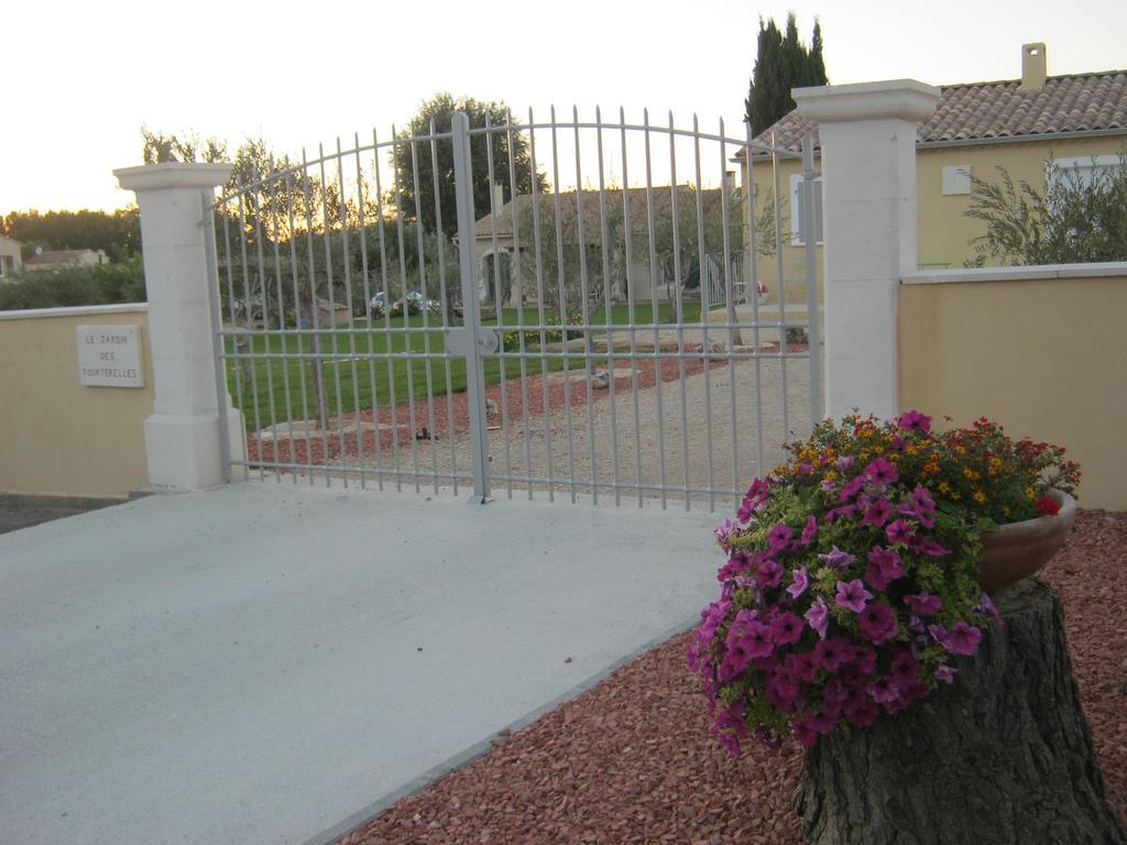 Villa Le Jardin des Tourterelles à Robion Extérieur photo